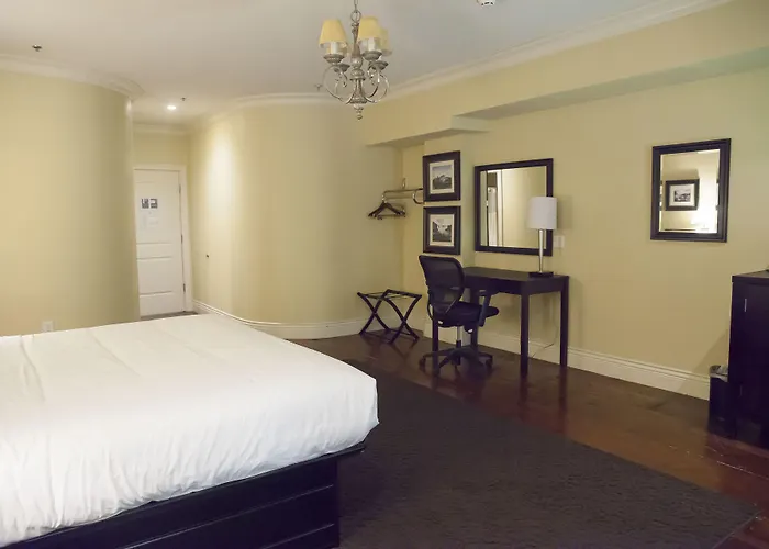 Niagara Crossing Hotel And Spa
